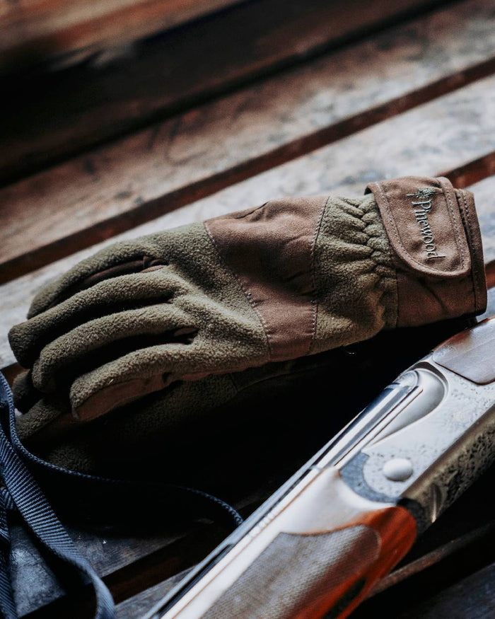 Hunting Brown Suede Brown Coloured Pinewood Smaland Hunters Extreme Fleece Gloves on indoor background #colour_hunting-brown-suede-brown