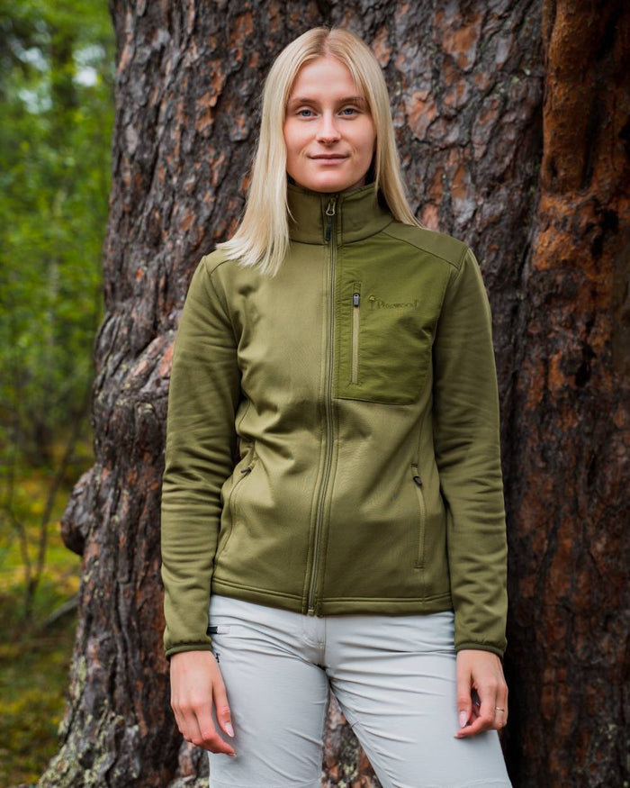 Leaf coloured Pinewood Womens Brenton Power Fleece Jacket on forest background #colour_leaf