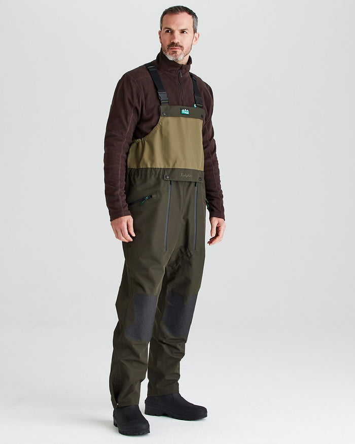 Deep Forest coloured Ridgeline Mens Agri Pro Bib & Brace on grey background #colour_deep-forest