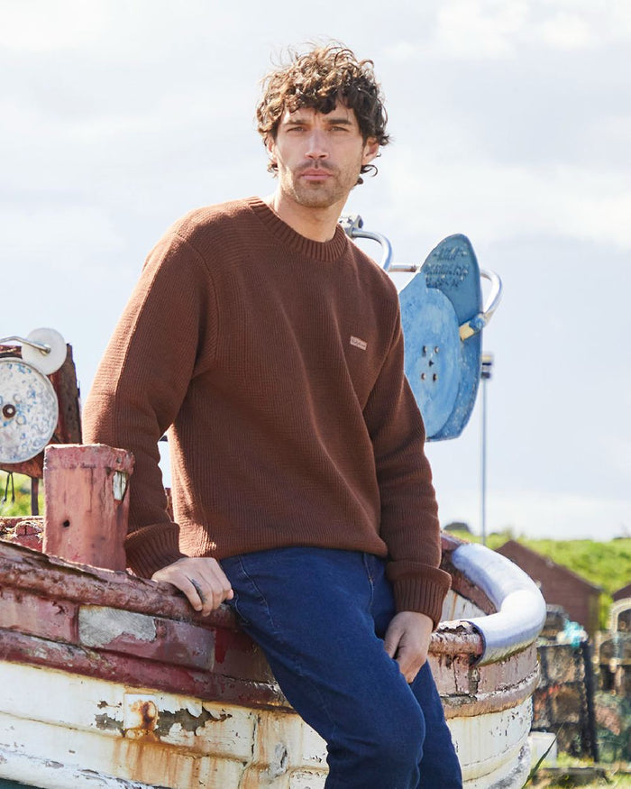 Nutmeg coloured Ridgeline Mens Journeyman Knit Jumper on shore background #colour_nutmeg