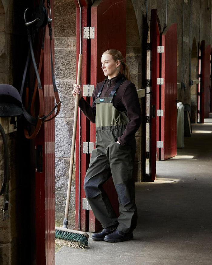 Deep Forest coloured Ridgeline Womens Agri Pro Bib & Brace on stable background #colour_deep-forest