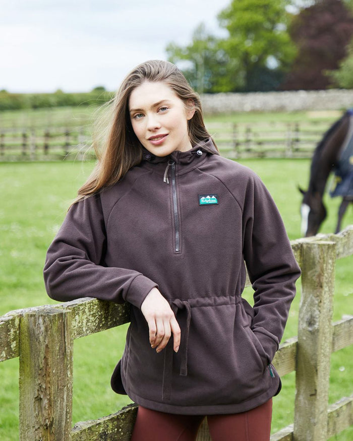 Deep Bark coloured Ridgeline Womens Malin Smock on field background #colour_deep-bark
