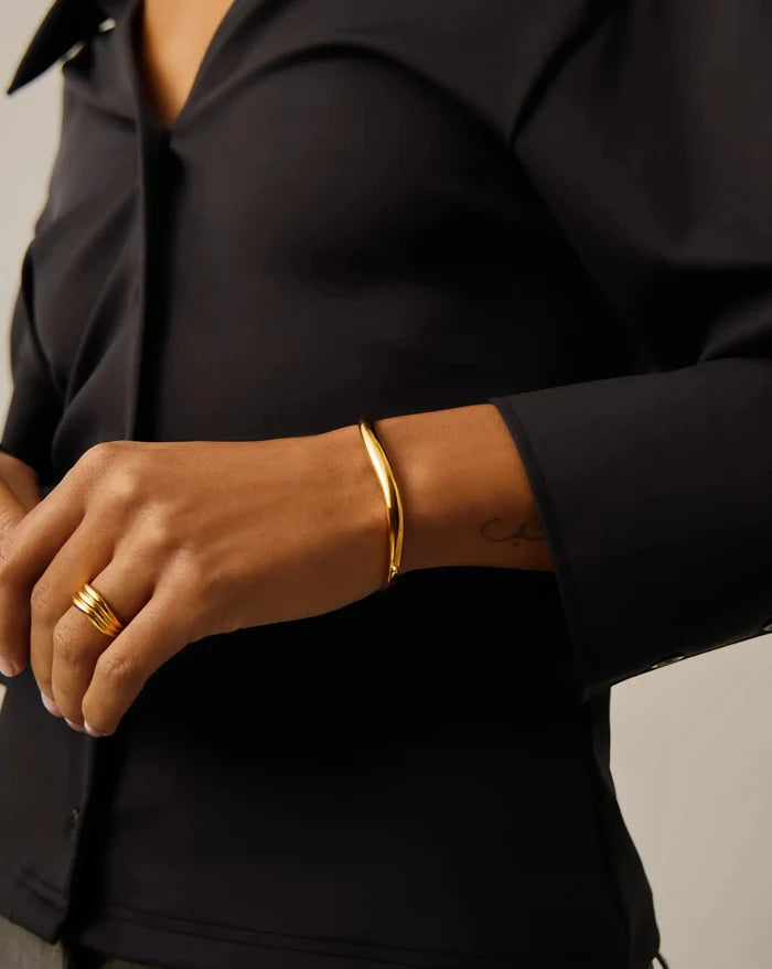 Savi Signature Hinged Bangle | Mixed Metal Bracelets Missoma