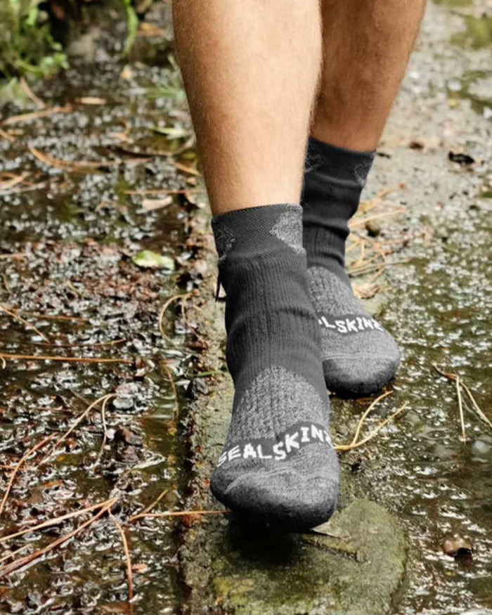 Black Coloured Sealskinz Raynham Waterproof All Weather Mid Length Sock on outdoor background #colour_black