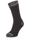 Black coloured Sealskinz Wiveton Waterproof Mid Length Socks on white background #colour_black