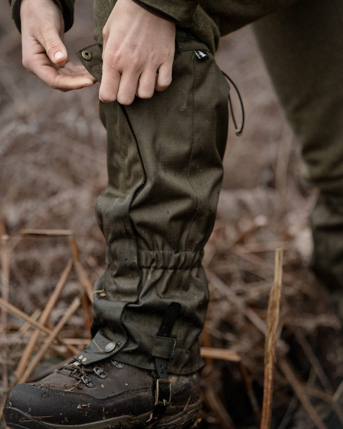Shaded Olive coloured Seeland Buckthorn Duro Gaiters on forest background #colour_shaded-olive