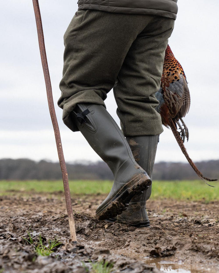 Pine Green Coloured Seeland Hillside Classic Boots on outdoor background #colour_pine-green