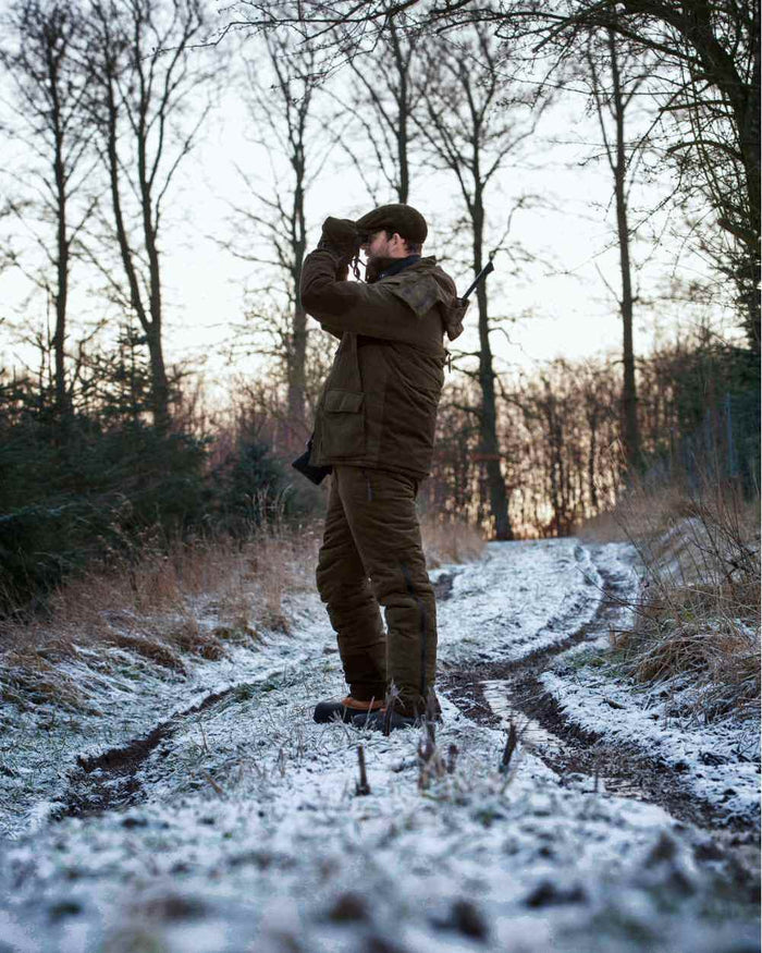 Grizzly Brown Coloured Seeland Polar Max Jacket on snow background #colour_grizzly-brown