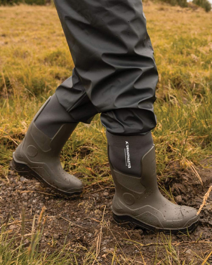 Green Coloured Xpert Mens Swampmaster Pro Trapper Wellingtons on field Background
#colour_green